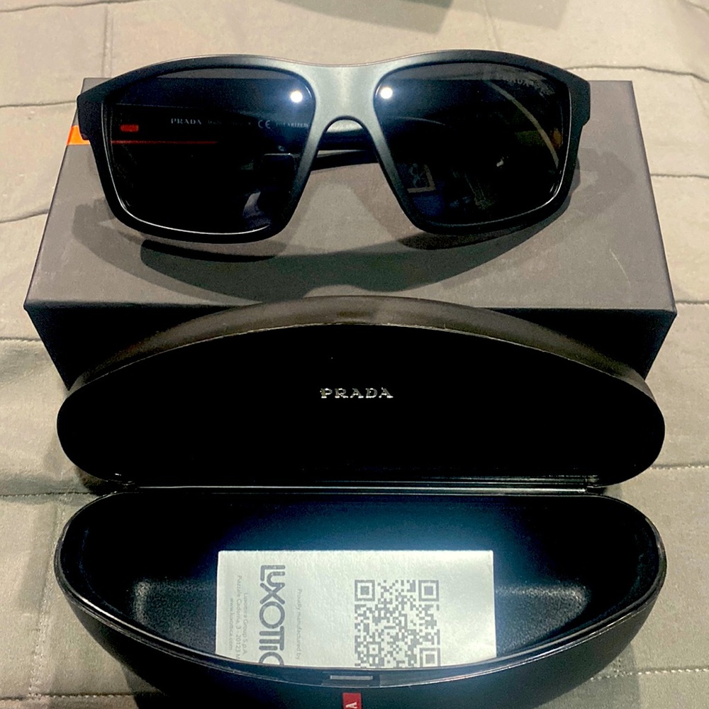 A brand new Prada sun glasses